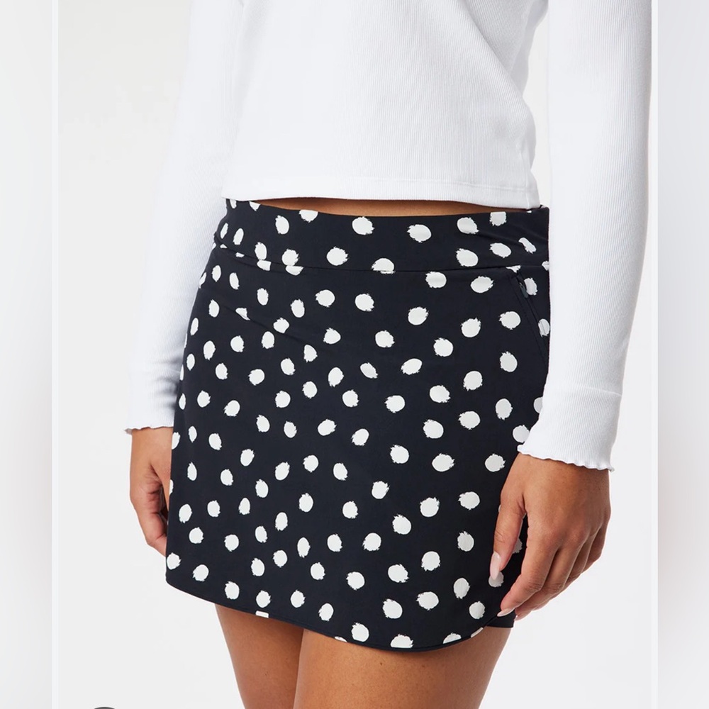 Outdoor Voices Women’s Medium Exercise Skort 3" Polka Dots